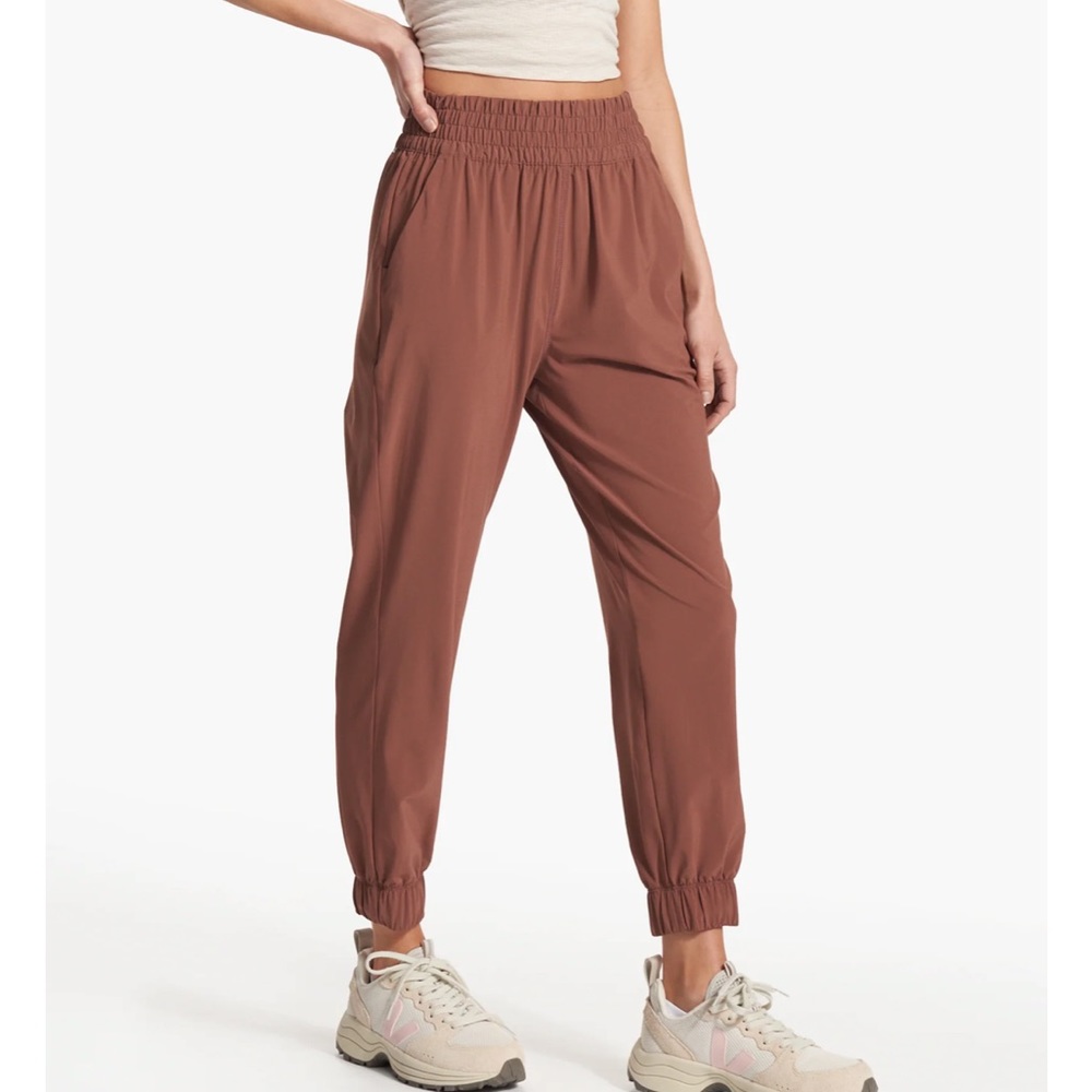 NWT Vuori’s newest light weight jogger. Size small